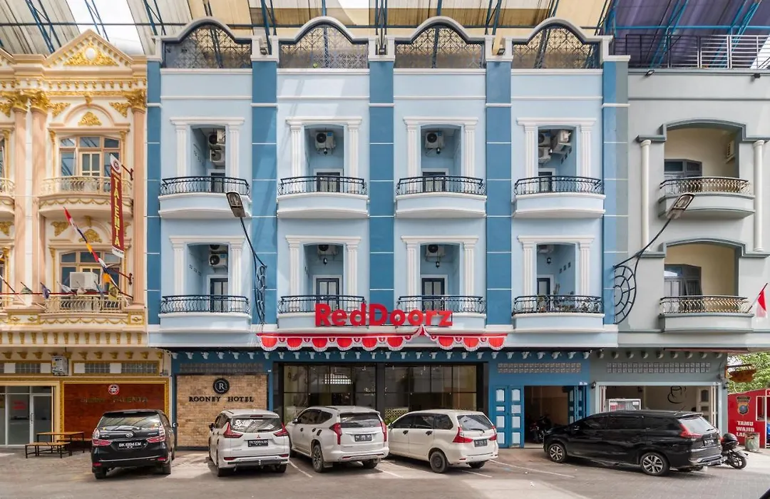 RedDoorz Plus near Ramayana Pematangsiantar-1