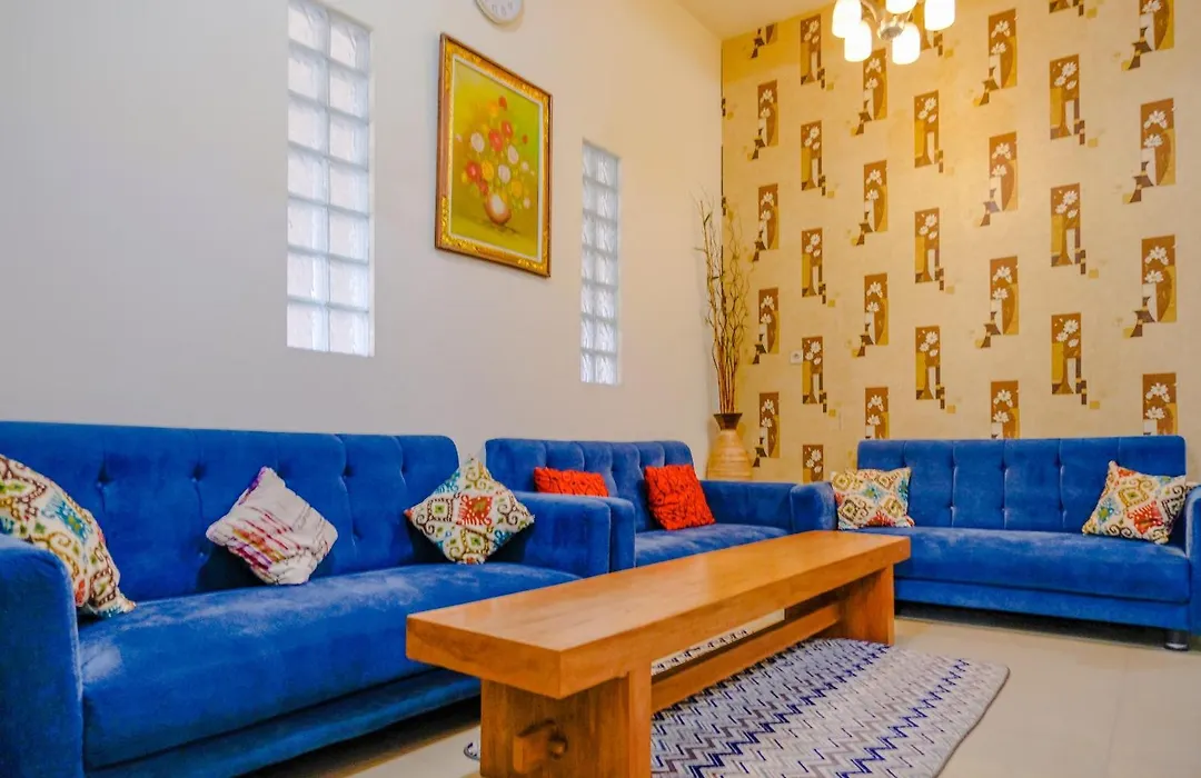 Oyo 2376 Tiara Family Residence-1