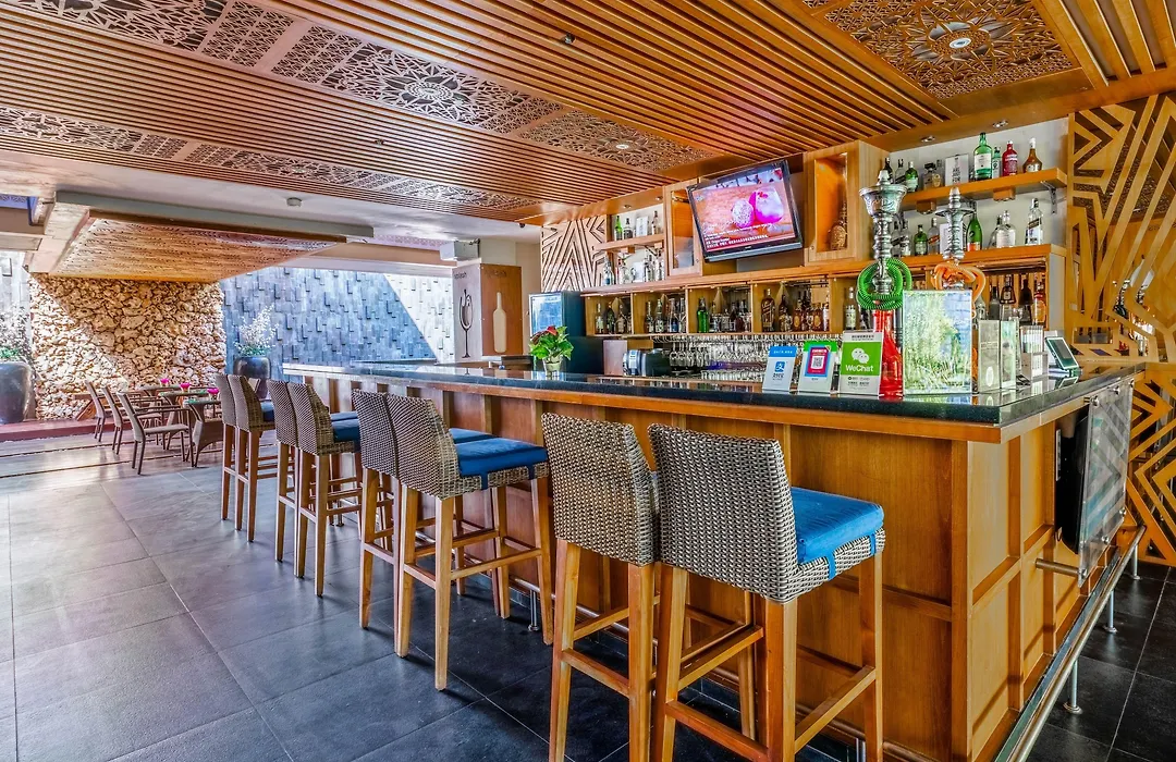 Vouk Hotel&Suites-1