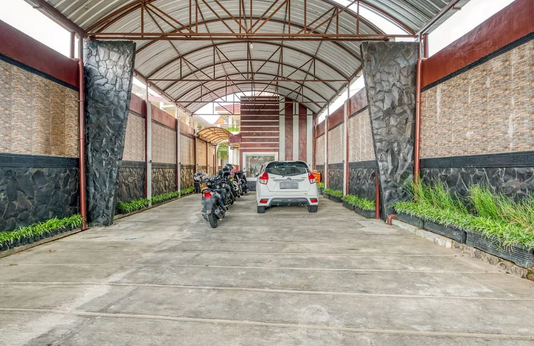 RedDoorz Syariah near Kebon Rojo Park Blitar-1