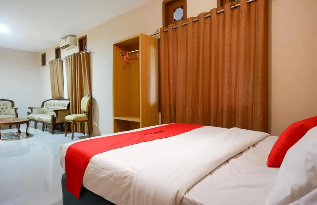 RedDoorz Plus at Hotel Srikandi Kendari-1