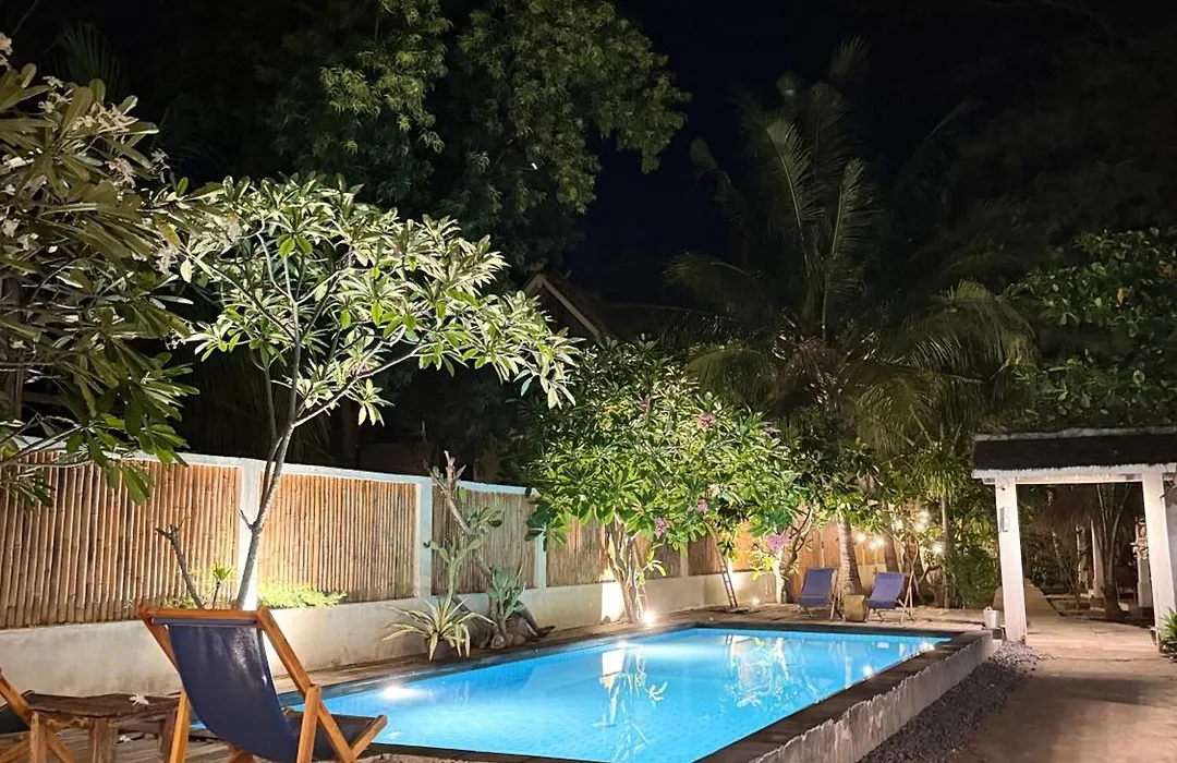 Star Bar And Bungalows-1
