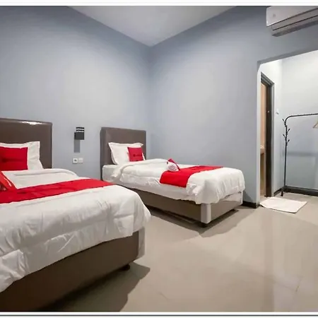 RedDoorz Syariah near T2 Juanda Airport 2-3