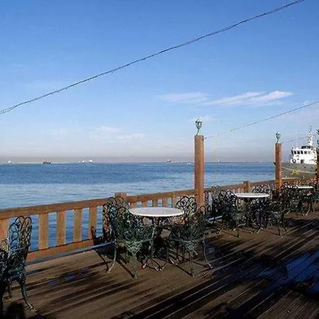 Pantai Gapura Makassar-3