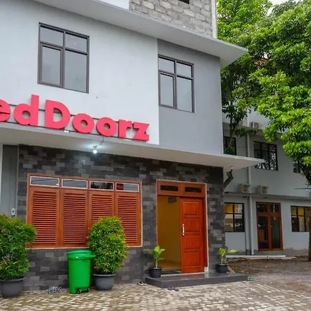 Reddoorz Plus Near Jogja City Mall 5-2