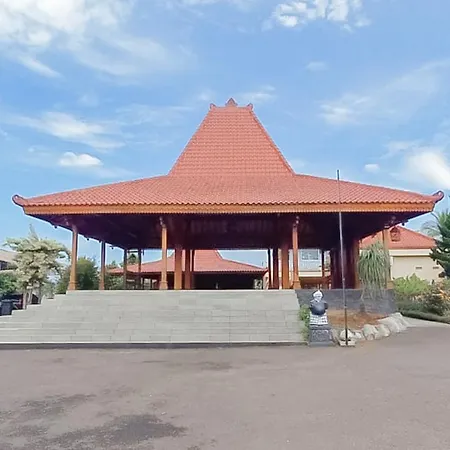 RedDoorz Syariah near Tugu Lampu Gentur Cianjur-2