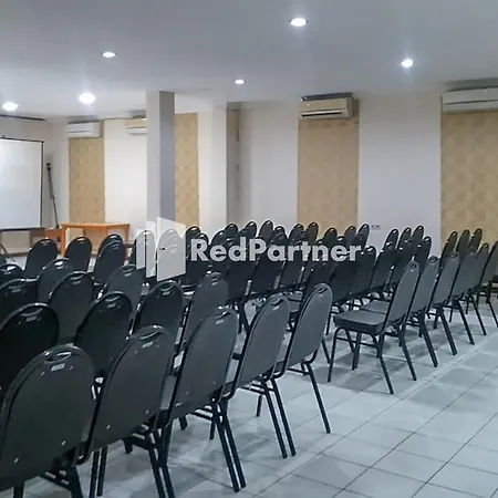 Palu City Guest House Mitra Reddoorz-3