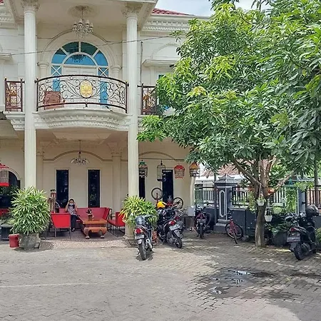 Icha Homestay Near Terminal Purabaya Madiun-2