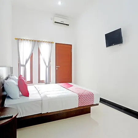 Oyo 90859 Cahaya Guest House-3