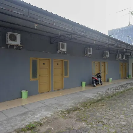 Urbanview Hotel Platinum Parepare-3