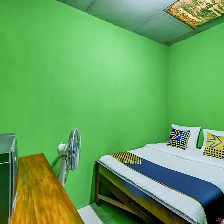 Oyo Homes 90996 Desa Wisata Pulesari Syariah-3