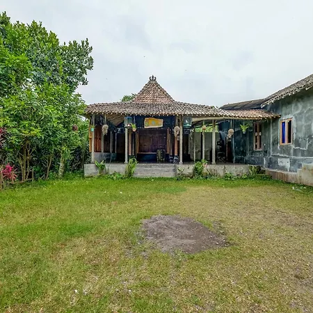 Oyo Homes 90996 Desa Wisata Pulesari Syariah-2