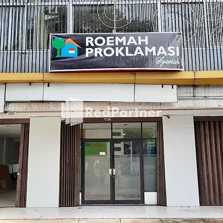 Roemah Proklamasi Syariah Mitra Reddoorz-3