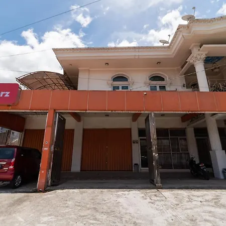 RedDoorz Syariah near Pasar Aur Kuning-2