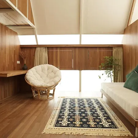 Rumah Atsiri Glamping-2