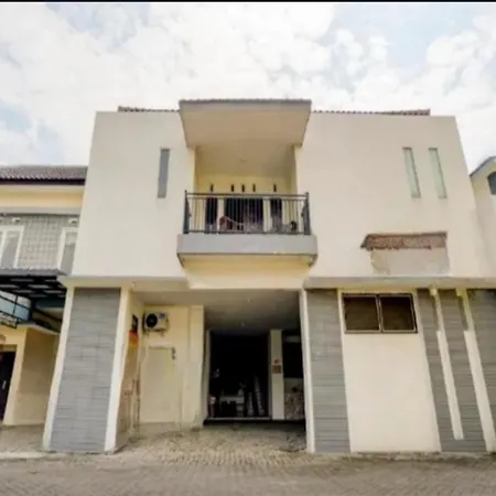 OYO Flagship 90502 Holistay Malang New-2