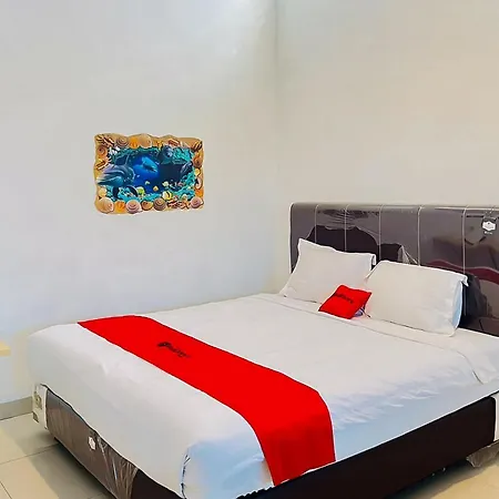 RedDoorz At Damai Guest House Kabanjahe-3