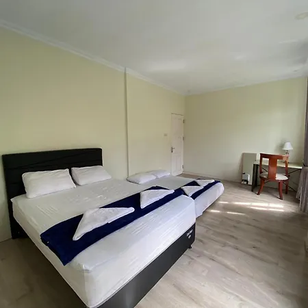 A Spacious Tropical 4 Bedrooms With Bathrooms Villa Marion Tomohon With The View Of Gunung Lokon-3