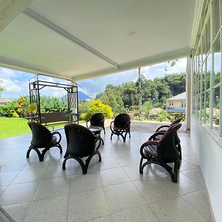 Super Wonderful 5 Bedrooms With Bathroom Villa Marion Tomohon-2