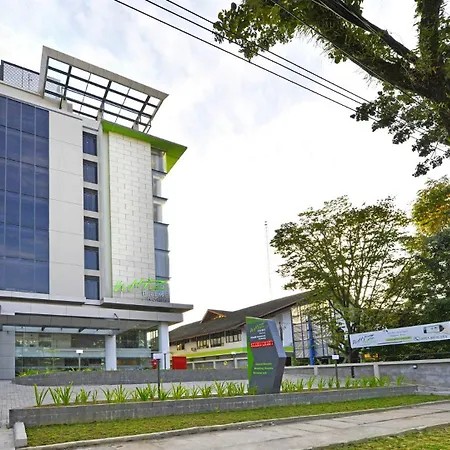 Whiz Prime Hotel Khatib Sulaiman Padang-3
