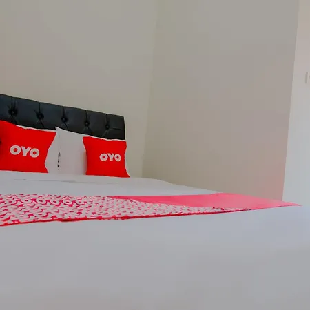Oyo 2376 Tiara Family Residence-3