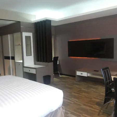 Capital O 1178 Plaza Hotel Tanjung Pinang-3