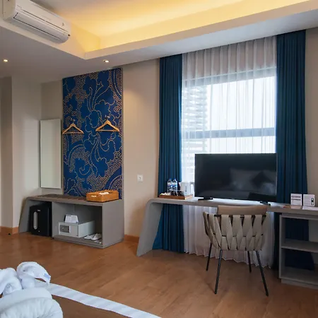 Luminor Hotel Airport Sidoarjo By Wh , Best Choice And Strategic Location With A Rooftop Area In Town-2