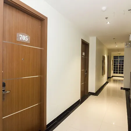 Blitz Hotel Batam Centre-2
