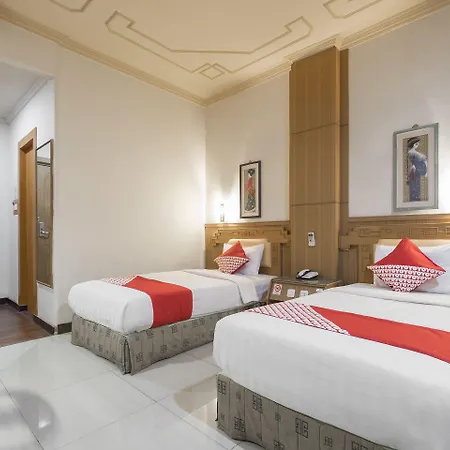 Oyo 821 Hotel Dinasti-3