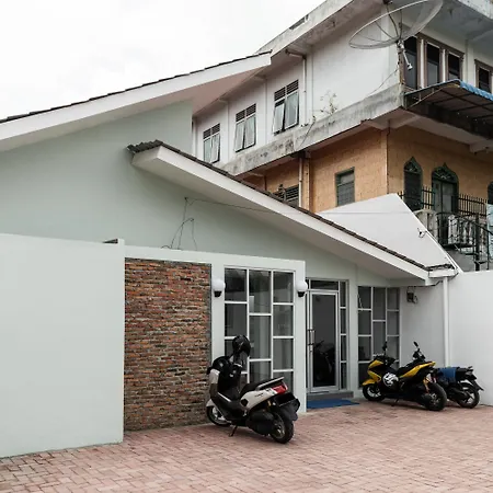 Reddoorz Plus Near Rs Usu Medan 2-3