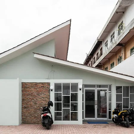 Reddoorz Plus Near Rs Usu Medan 2-2