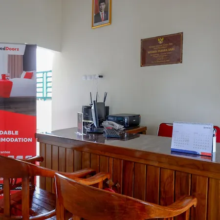 RedDoorz near Stadion 45 Karanganyar-3