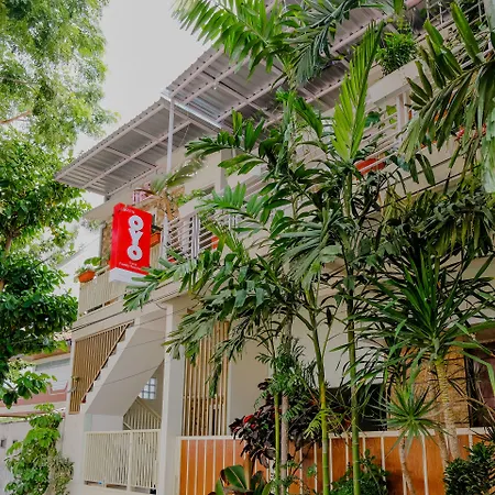 Oyo 2376 Tiara Family Residence-2
