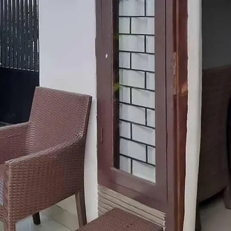 RedDoorz near Pantai Panjang Bengkulu 2-3