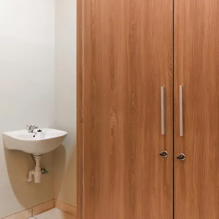 RedDoorz Plus near Pantai Malalayang Manado-3