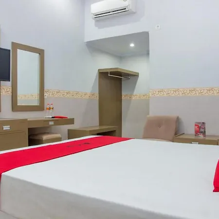 RedDoorz near Goa Panggung-2