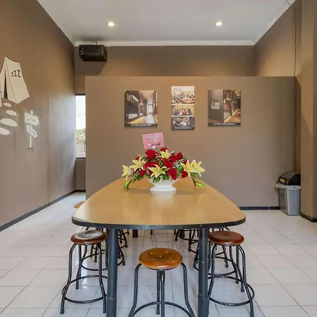 Reddoorz Hostel Near Malang Train Station 3-2