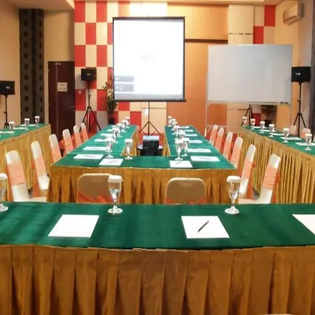 Urbanview Hotel Grand Permata In Banjarbaru by RedDoorz-3