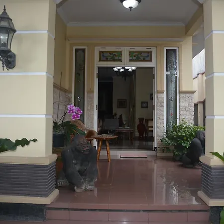 Puri Sagopi Guest House-3