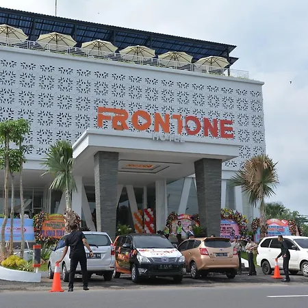 Front One Hotel Pamekasan Madura-3