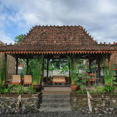 Kampung Lawasan Heritage Cottage-2