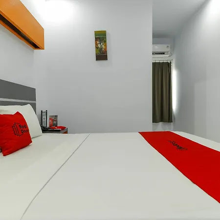 Reddoorz Near Manado Town Square-2
