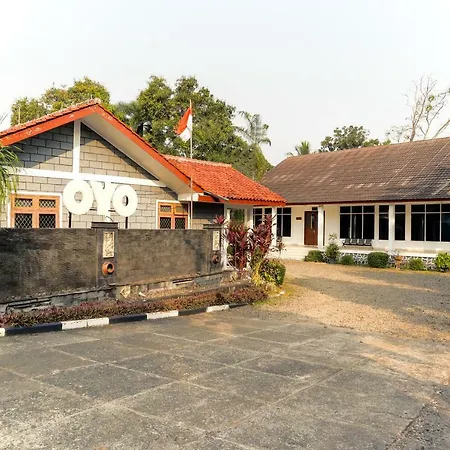 Oyo 1395 Carita Asri Villas & Resort-3