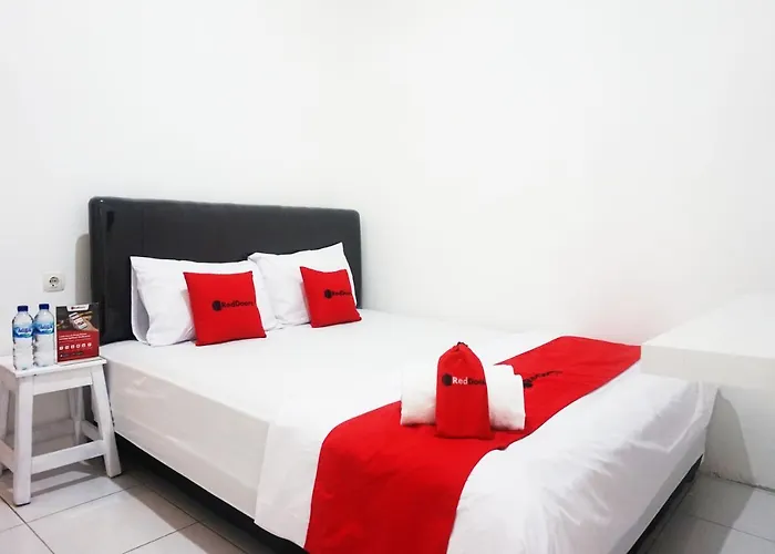 RedDoorz @ Jalan Tanjung Blitar
