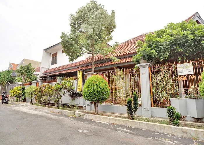 SPOT ON 90539 Taman Borobudur Guest House Syariah