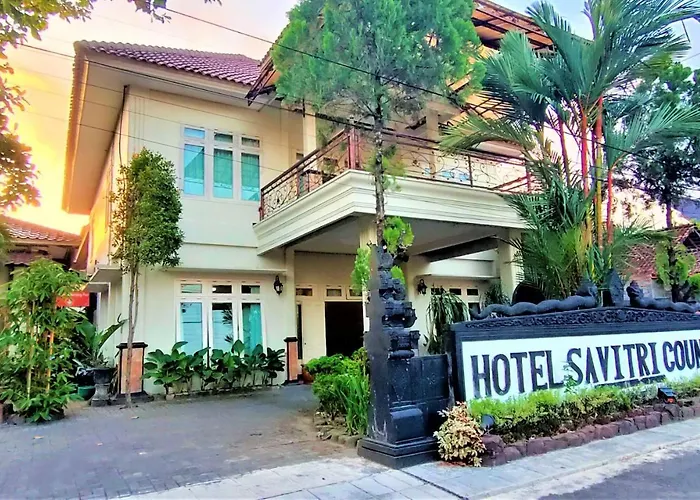 Hotel Savitri Country