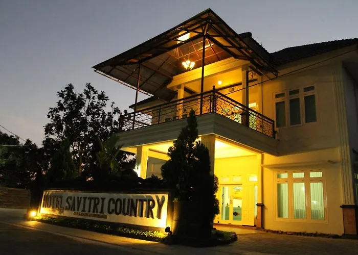 Hotel Savitri Country