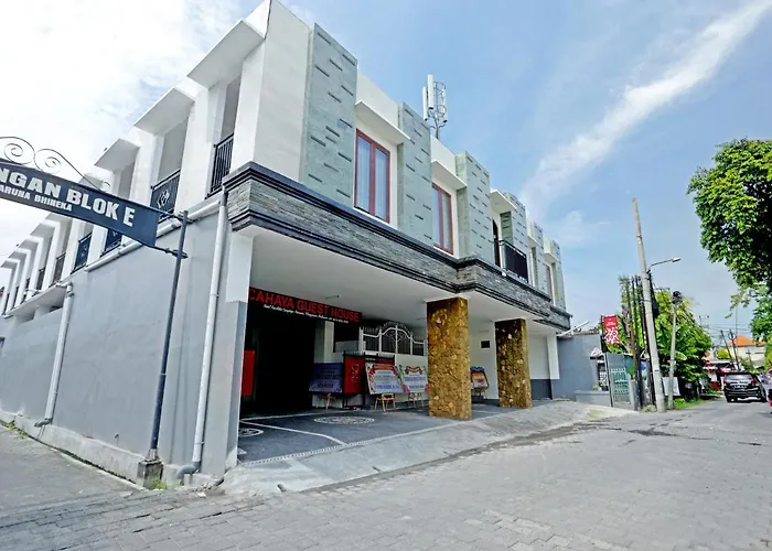 Oyo 90859 Cahaya Guest House