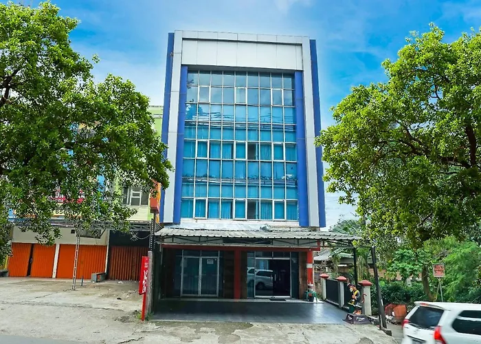 Oyo 90390 Hotel Rd Premium
