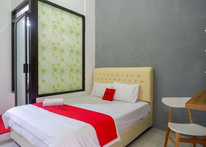 RedDoorz Syariah near Alun Alun Kajen